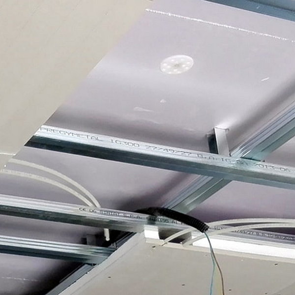Pannelli radianti a soffitto per riscaldamento e raffrescamento, Roma