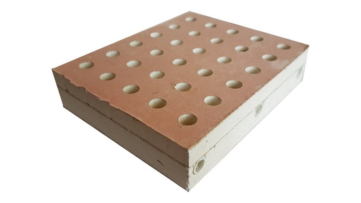 Pannello radiante fonoassorbente per impianti a pavimento o parete.